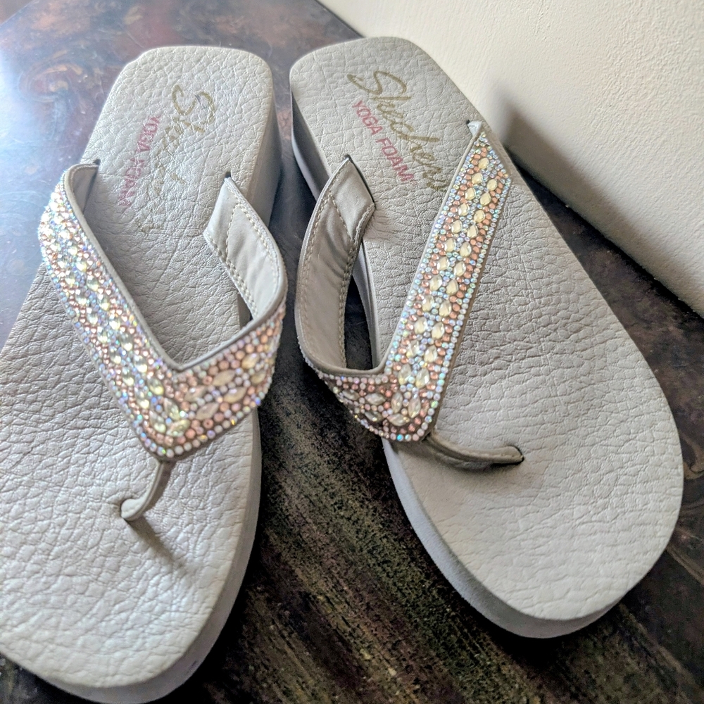 Women's Sketchers Yoga foam Sandals with Rhinestones 9